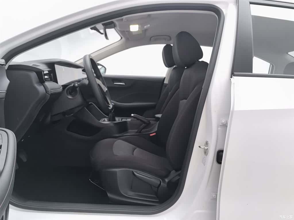 Roewe i5, 2025 10