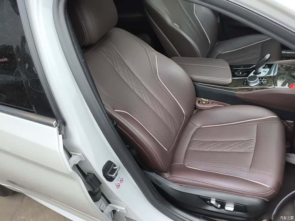 BMW 5 Series, 2021 25