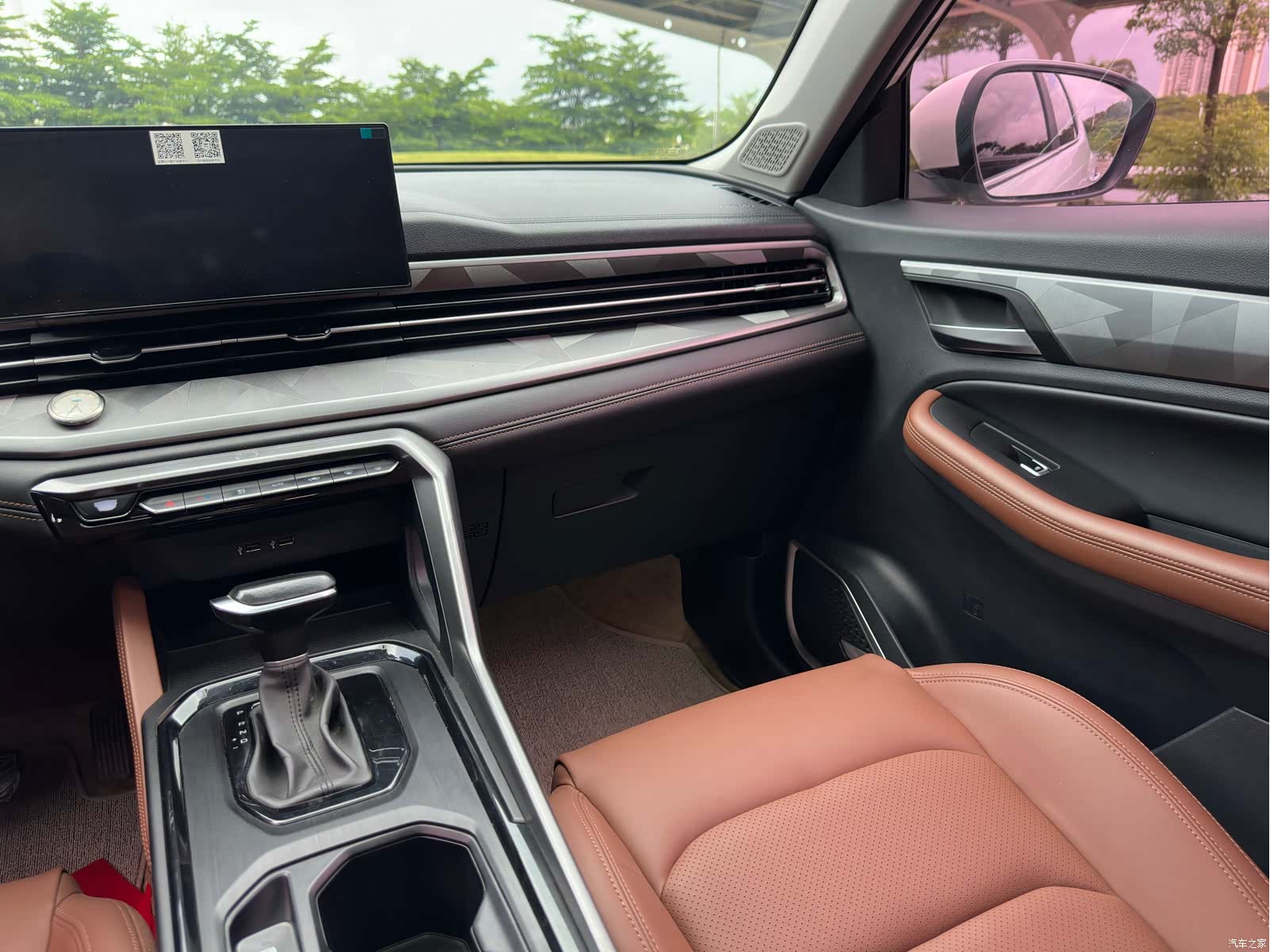 Geely X6, 2022 15