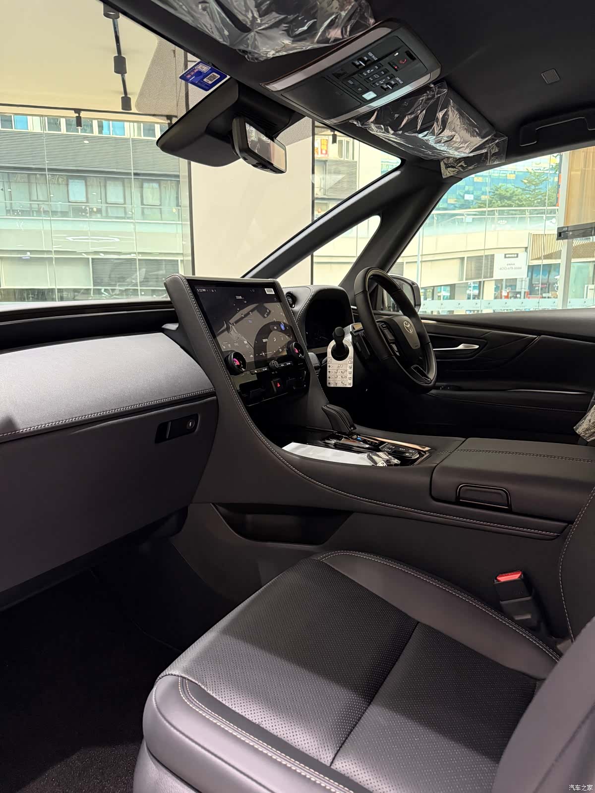 Toyota Vellfire, 2025 7