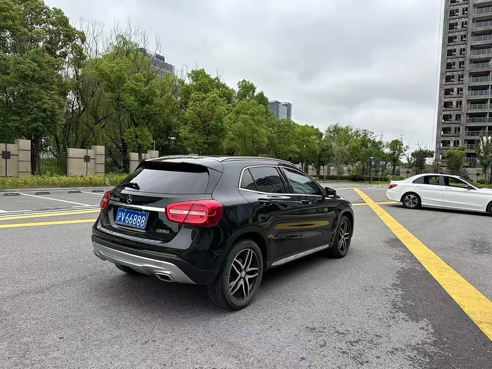 Mercedes-Benz GLA