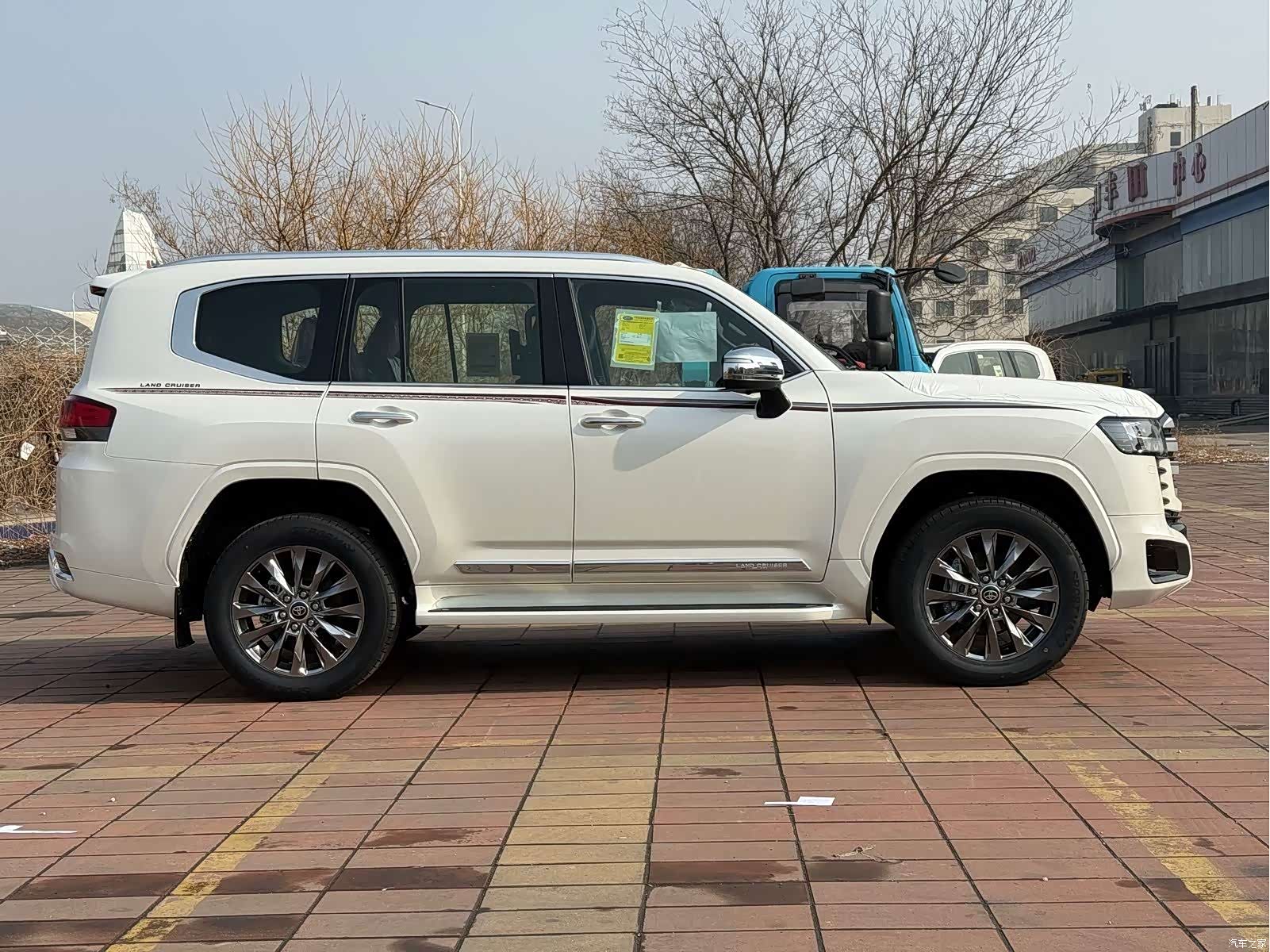 Toyota Land Cruiser, 2026 6