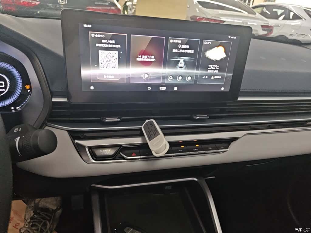 Geely Emgrand, 2022 13