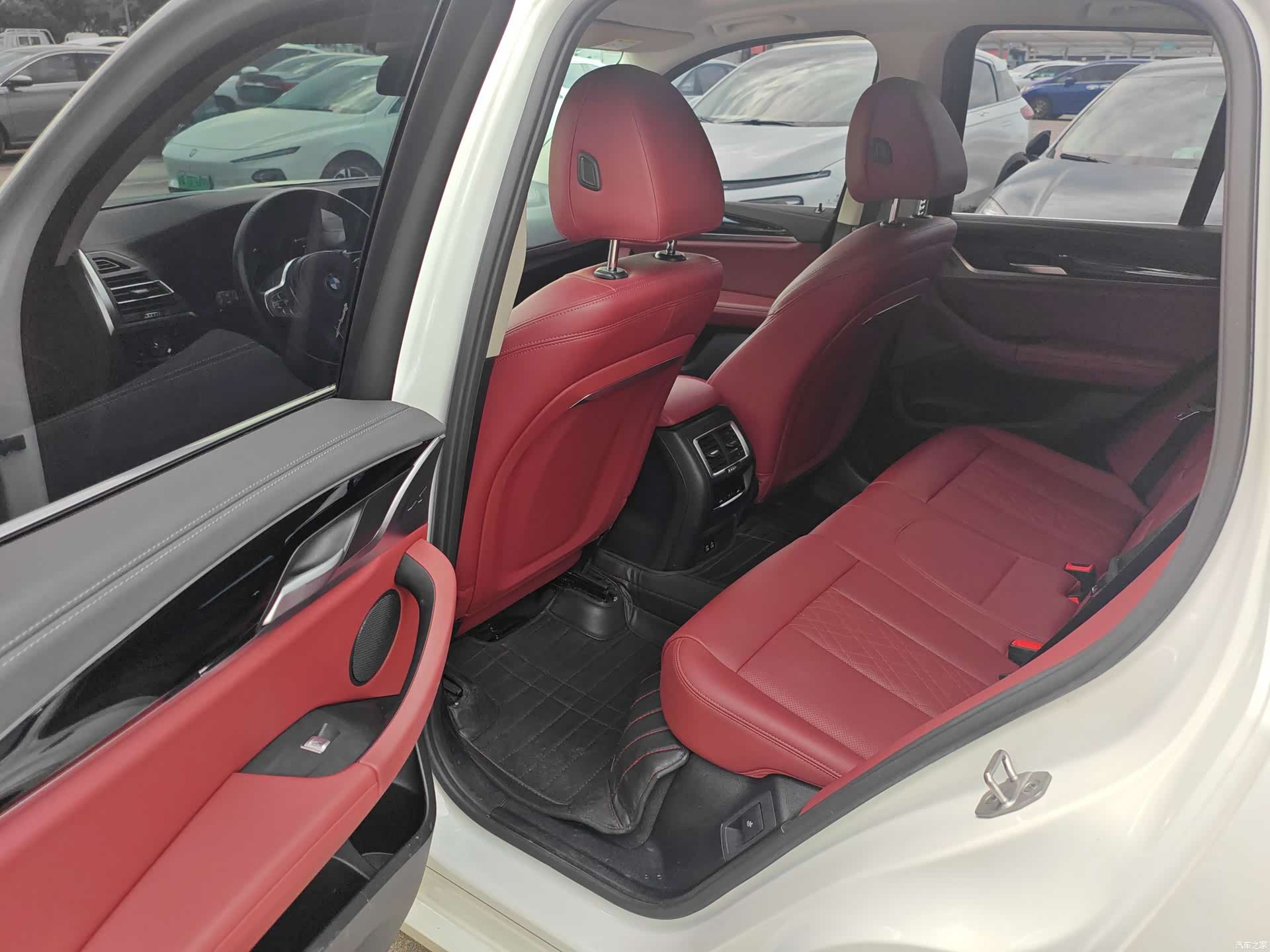 BMW iX3, 2024 6