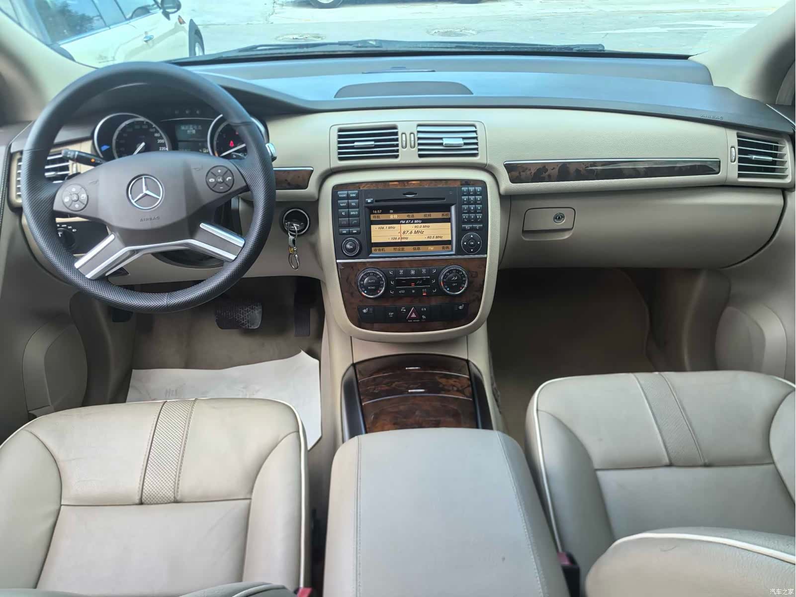 Mercedes-Benz R-Class, 2011 10