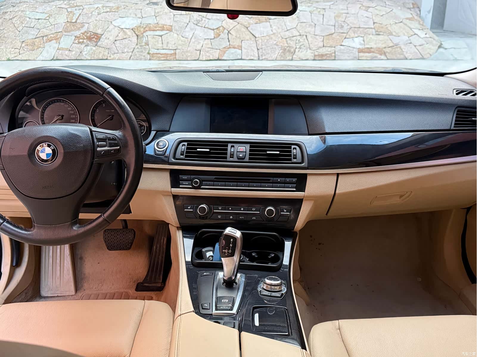 BMW 5 Series, 2011 9