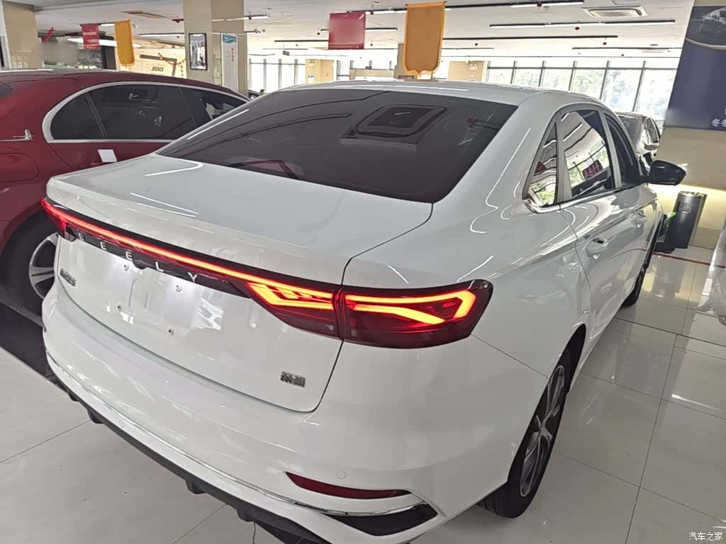 Geely Emgrand, 2022 7