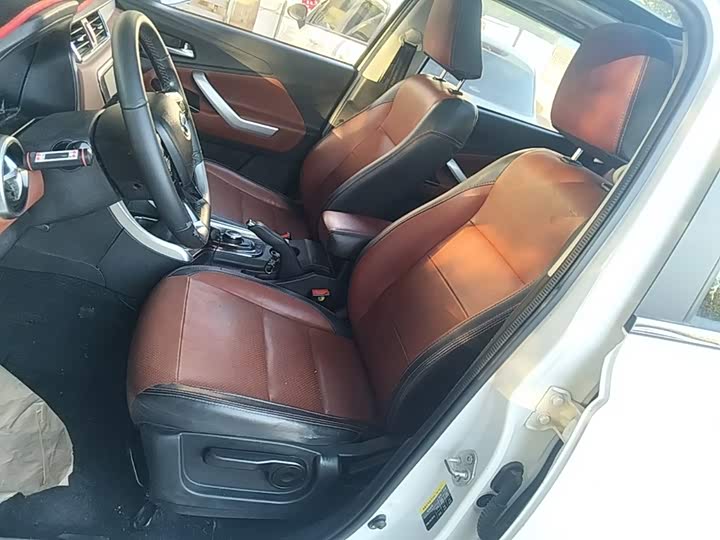BAIC Huansu S3 2016 S3 L 1.5L МКПП Премиум