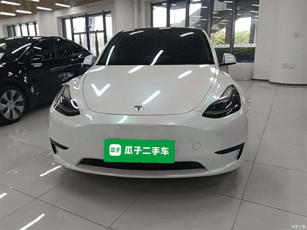Tesla Model Y, 2023 3