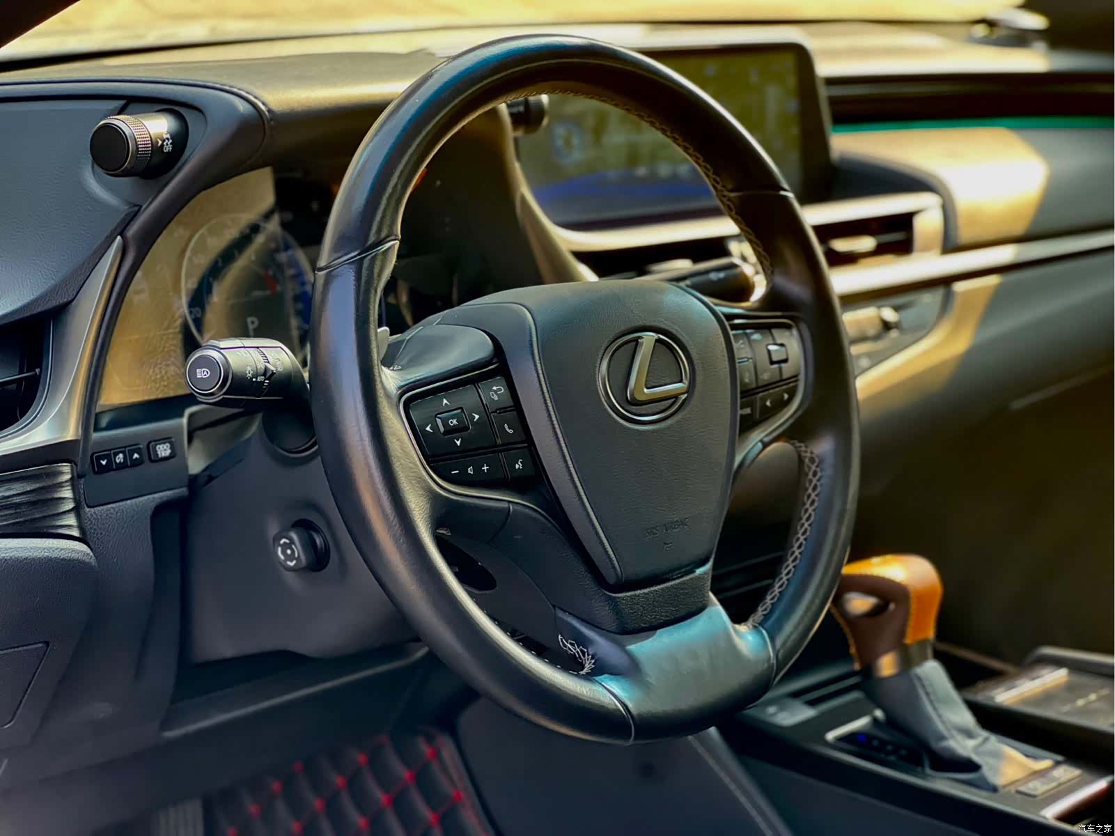 Lexus ES, 2020 все фото