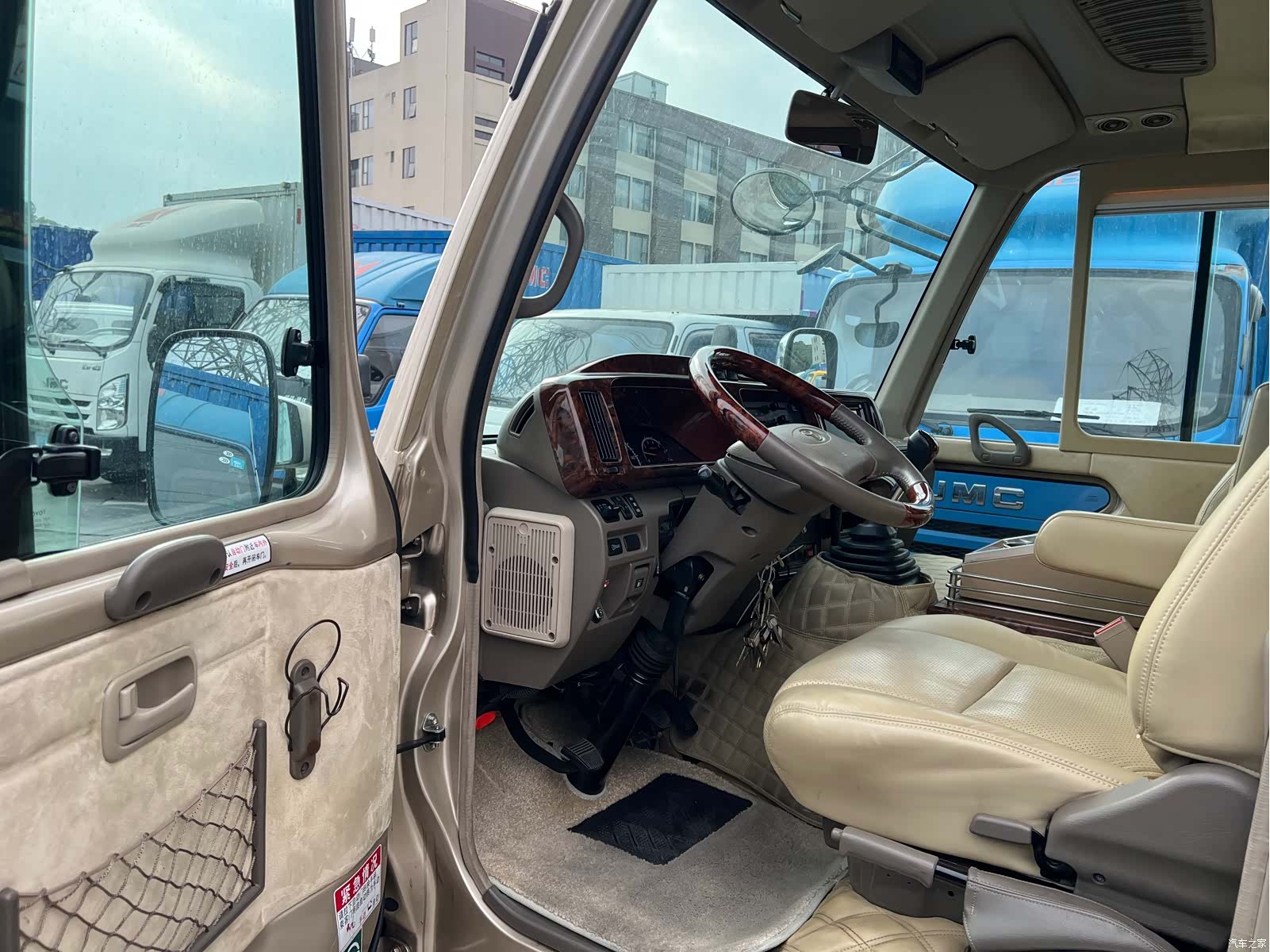 Toyota Coaster, 2017 7