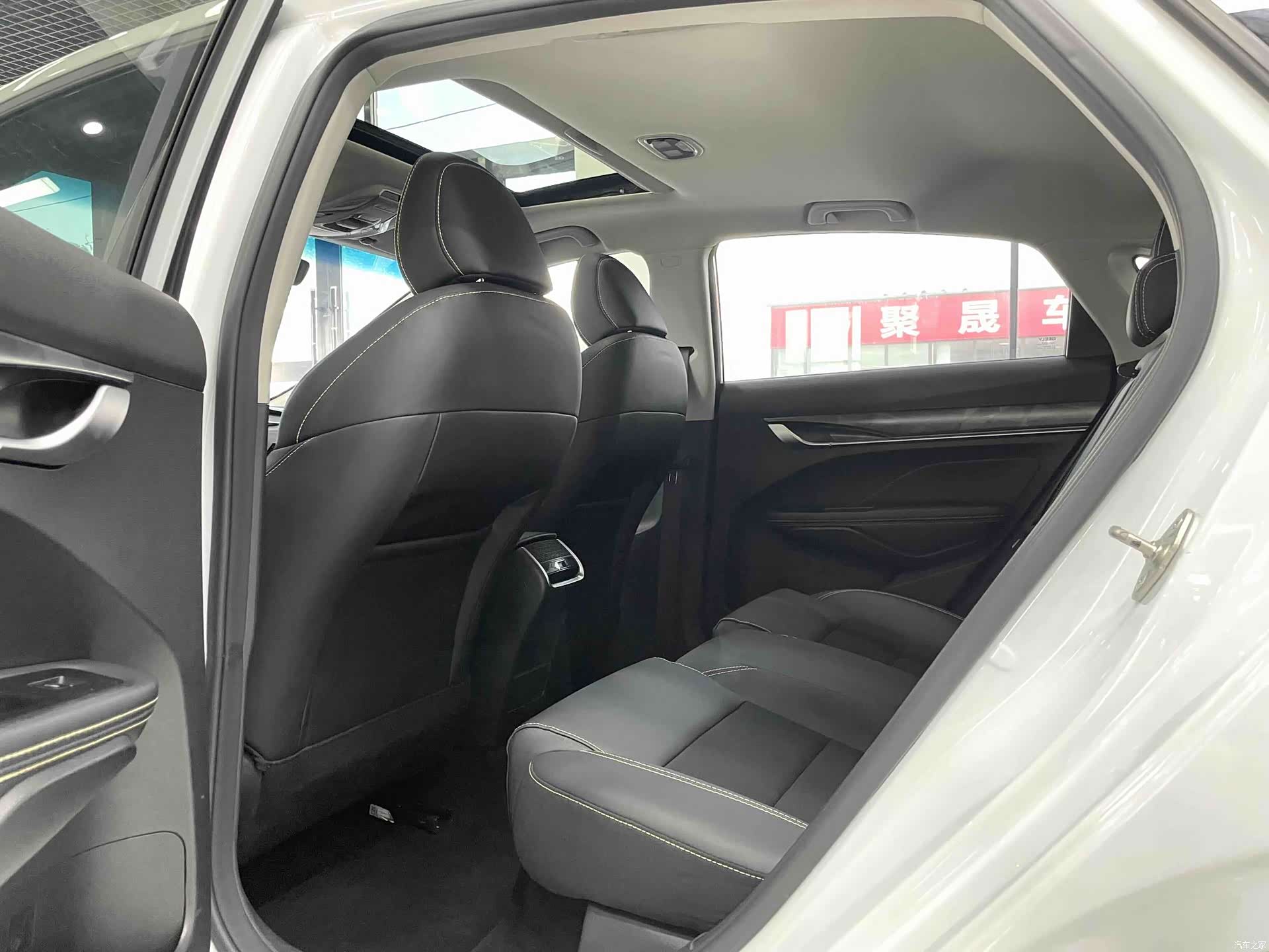 Geely Binray, 2022 10