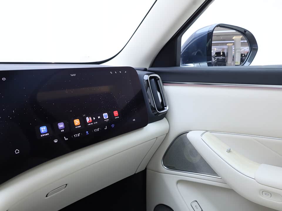 AITO Ask the world M8