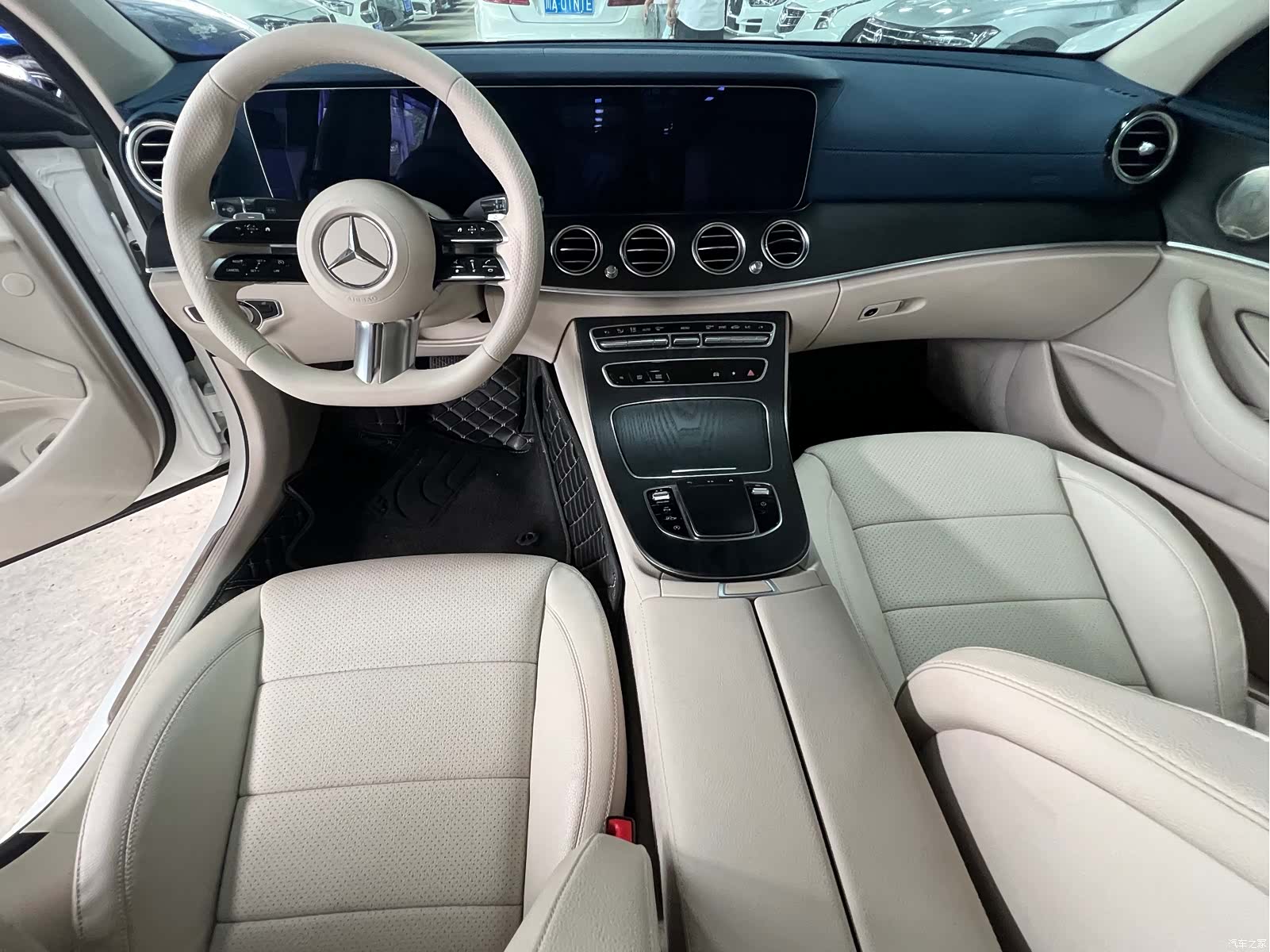 Mercedes-Benz E-Class, 2023 11