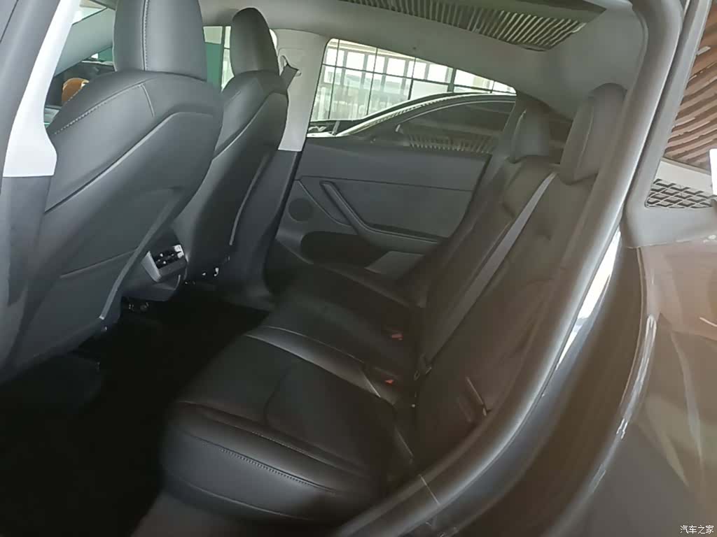 Tesla Model Y, 2025 13