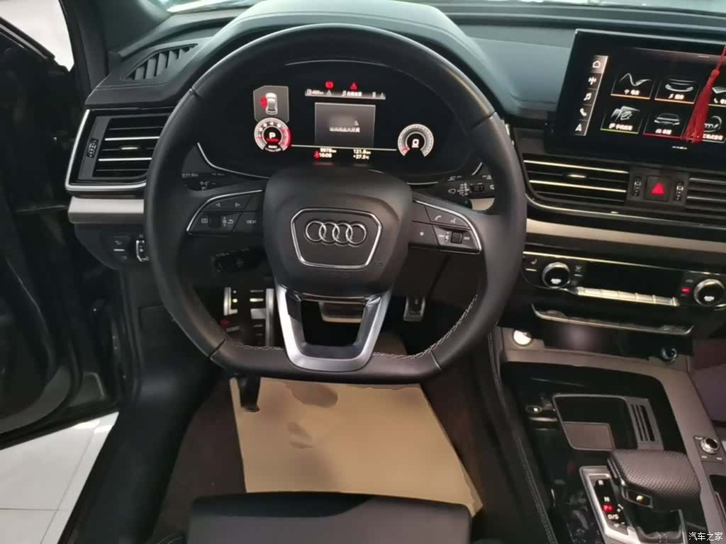 Audi Q5L, 2025 11