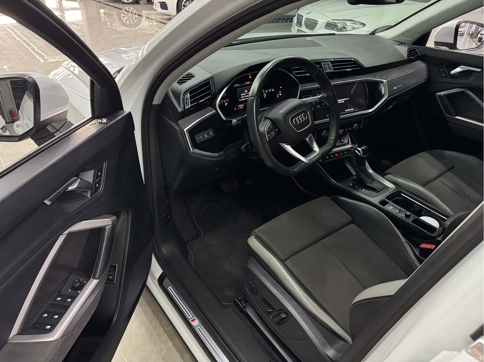 Audi Q3, 2022 11