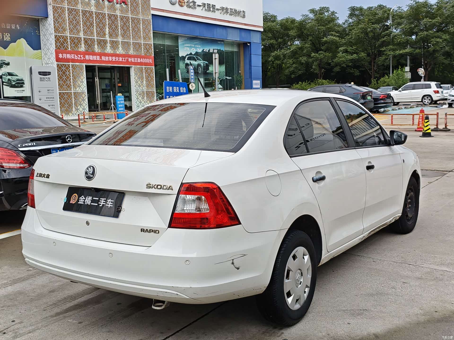 Skoda Rapid, 2014 3
