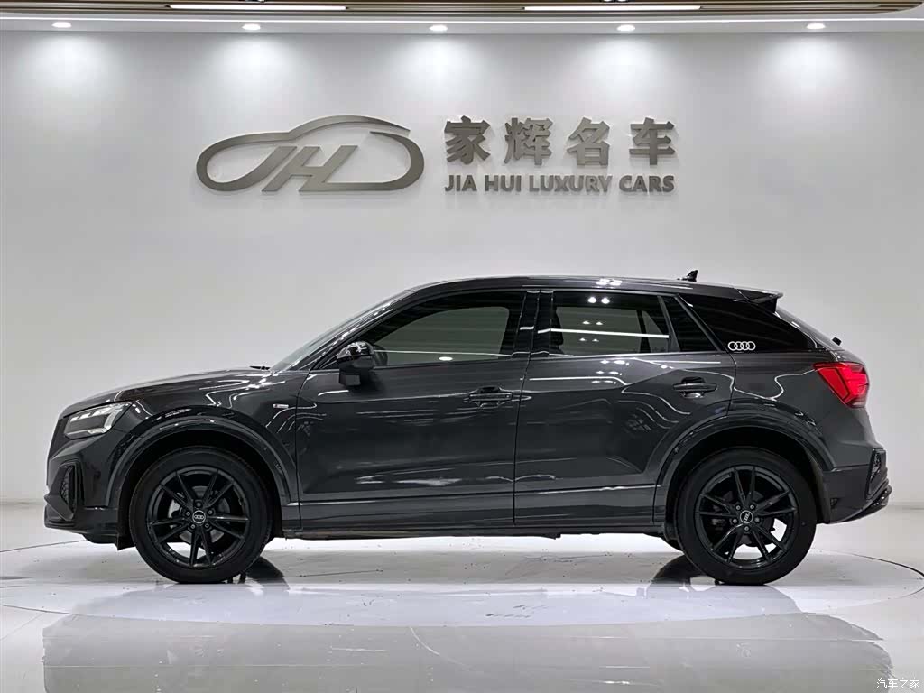 Audi Q2L, 2023 4