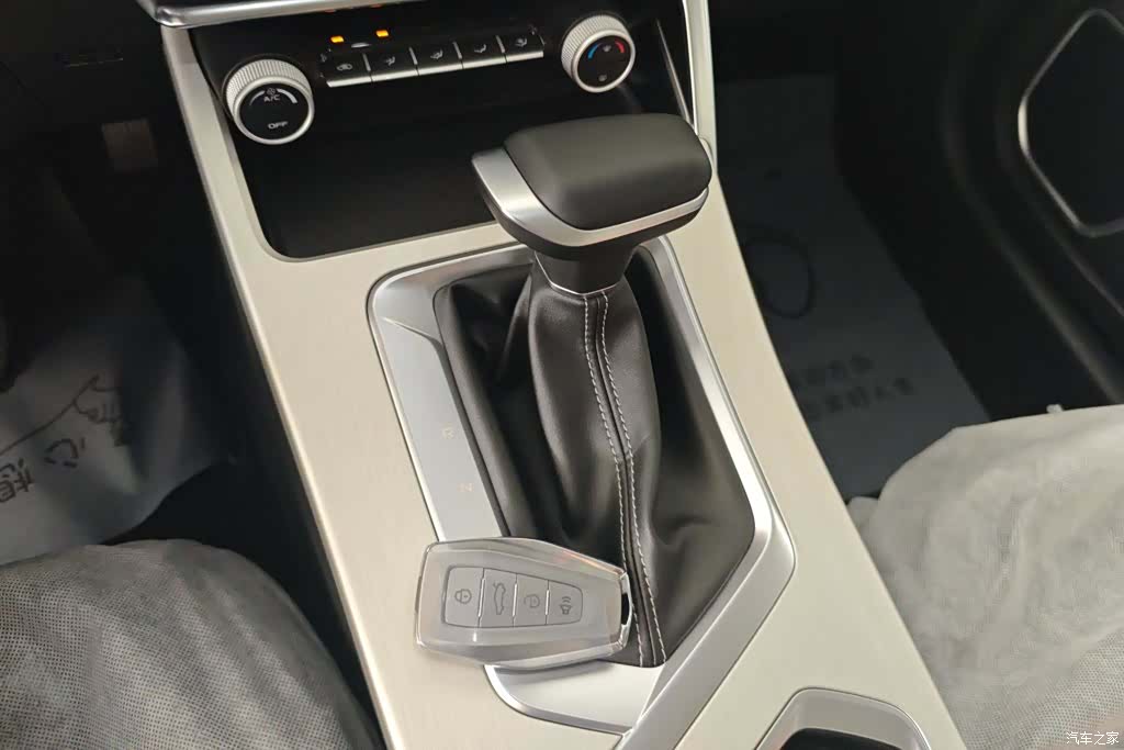 Geely Coolray, 2026 16