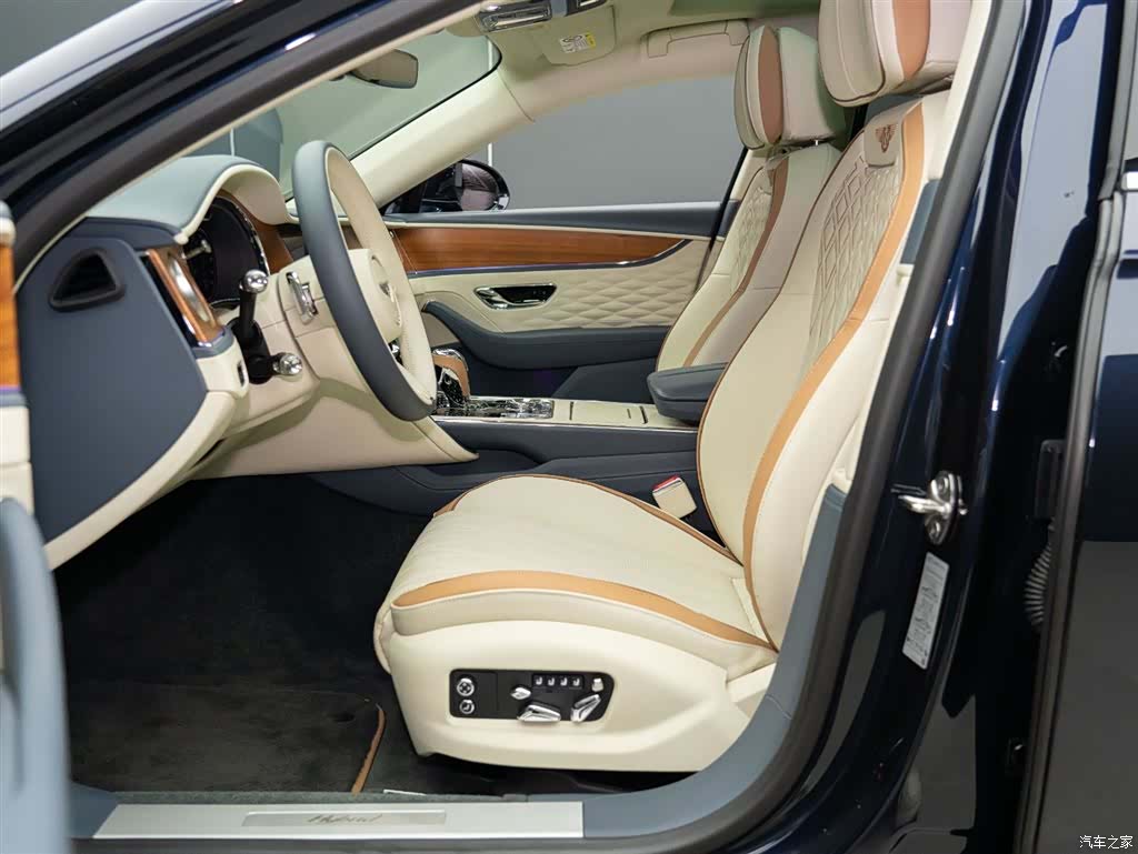 Bentley Flying Spur, 2023 8