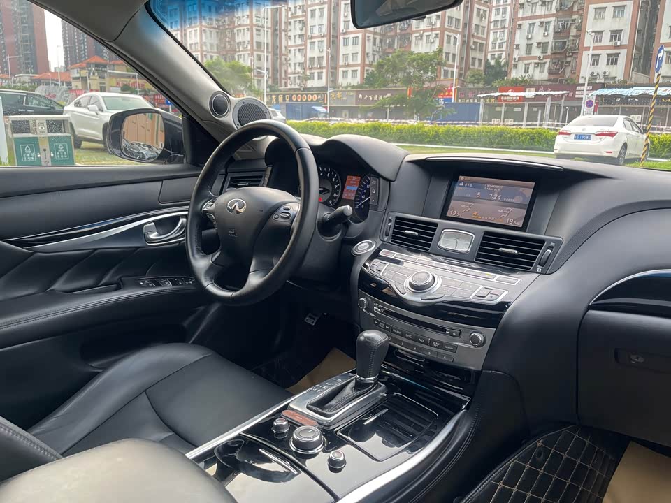 Infiniti Q70 Infiniti Q70