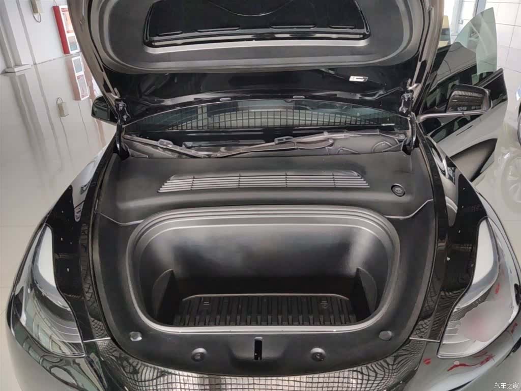 Tesla Model Y, 2024 20