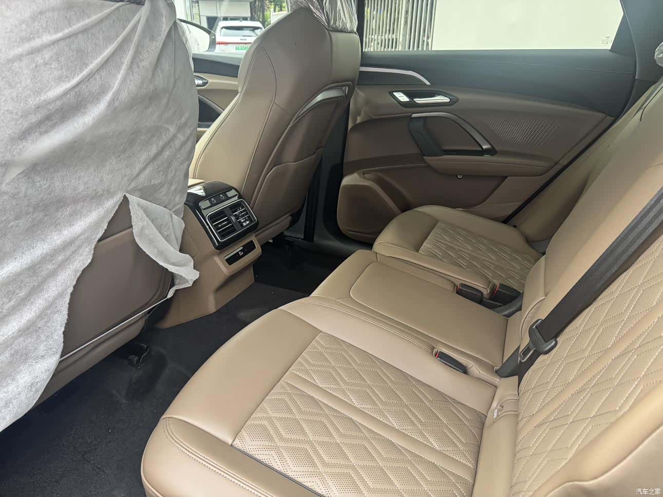 Audi Q5L, 2025 15