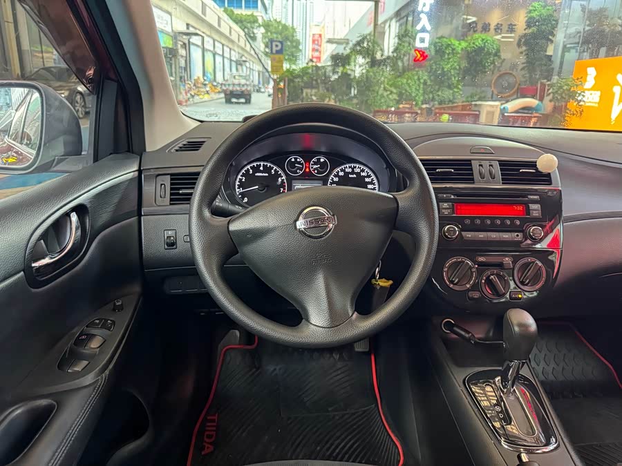 Nissan Tiida 2013, фото 13