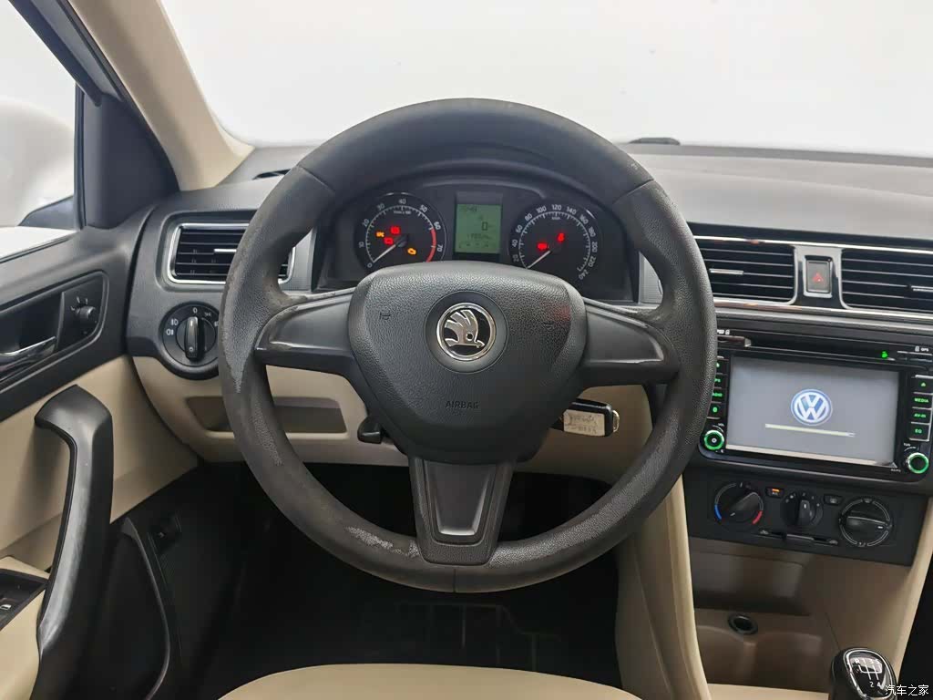 Skoda Rapid, 2015 11