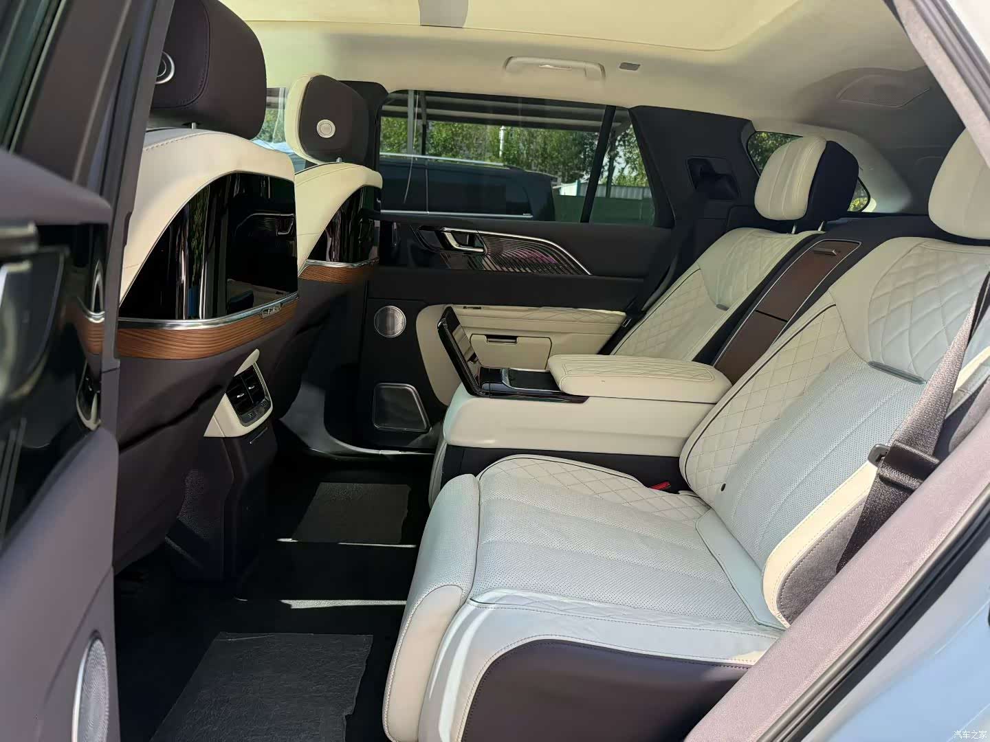 Hongqi E-HS9, 2021 все фото