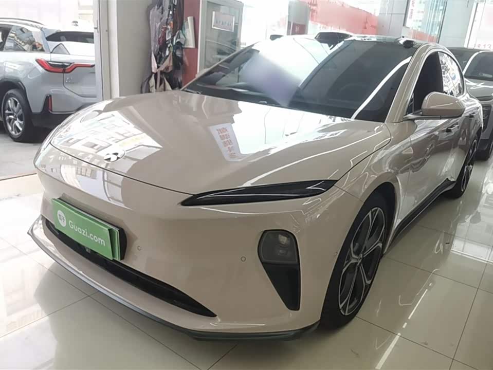 NIO ET5
