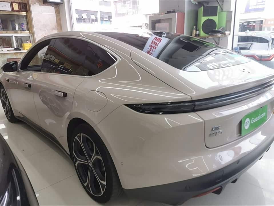 NIO ET5