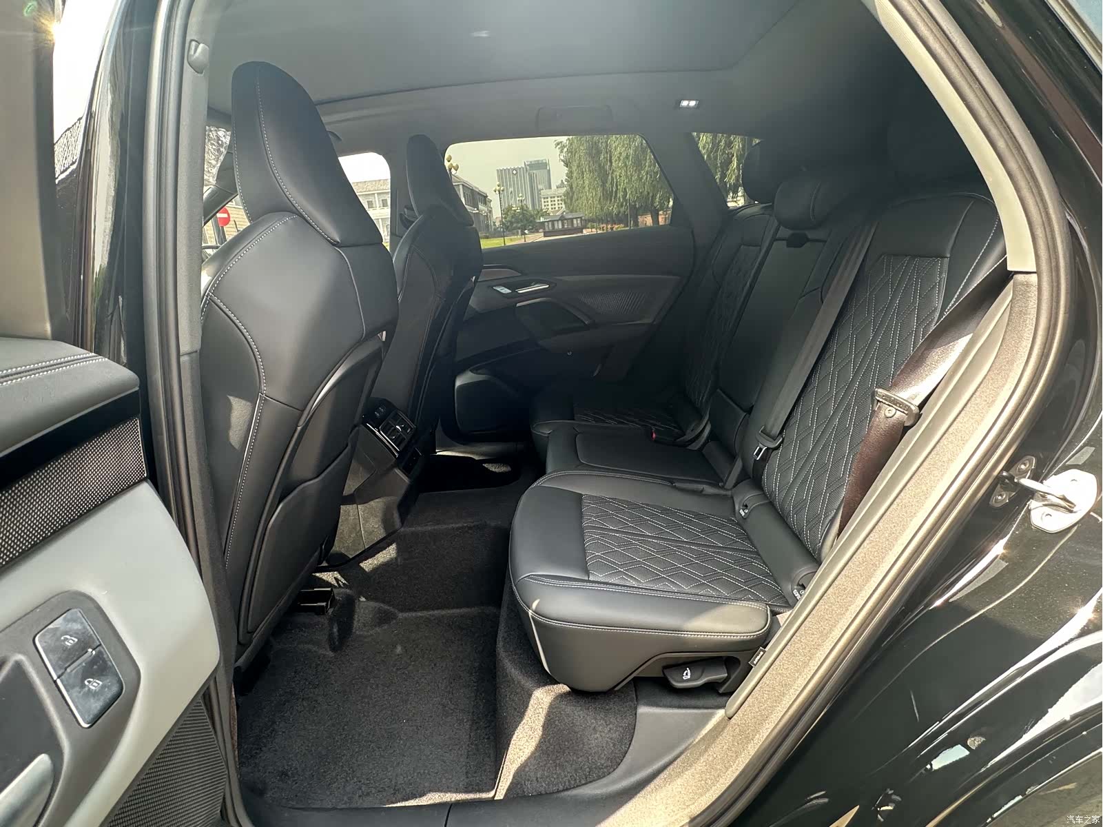 Audi Q5L, 2026 10