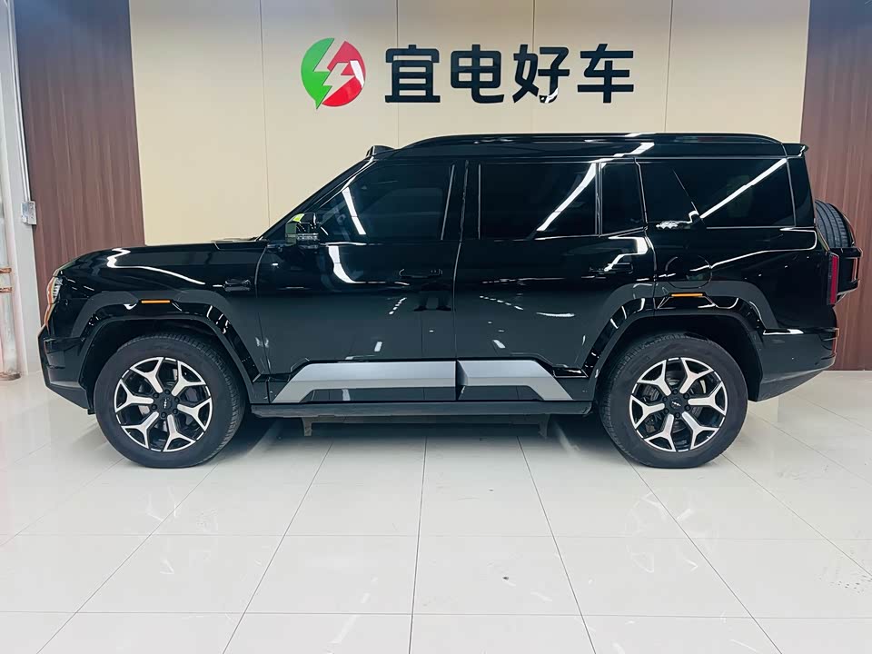 BYD Leopard 8