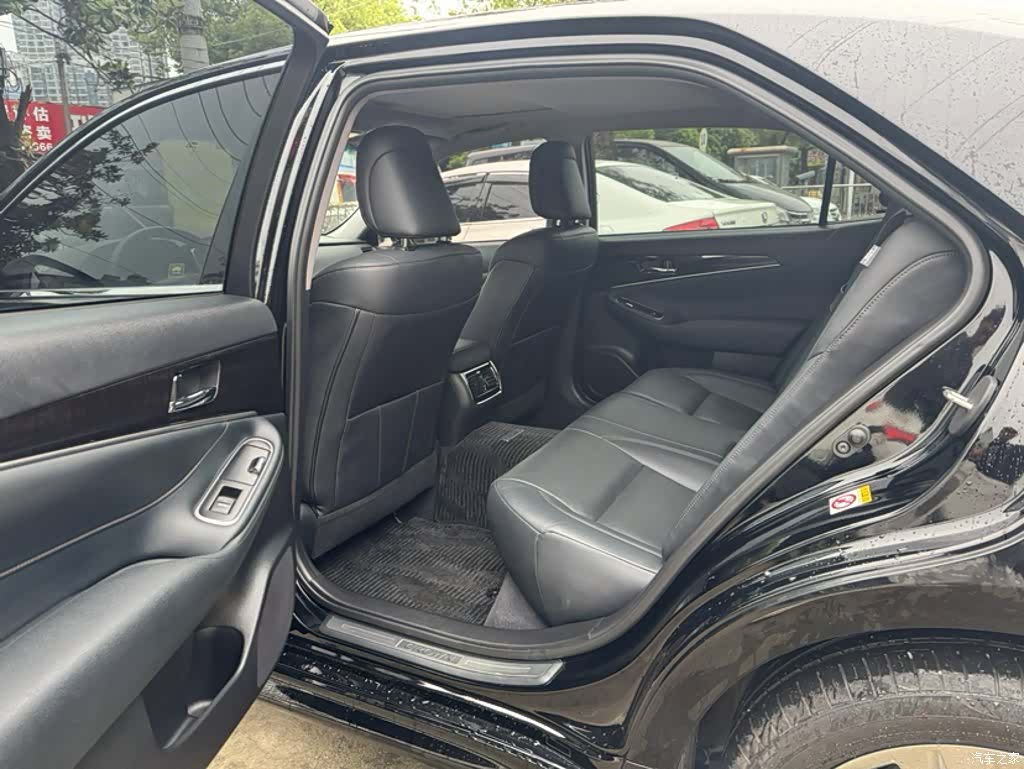 Toyota Crown, 2017 12