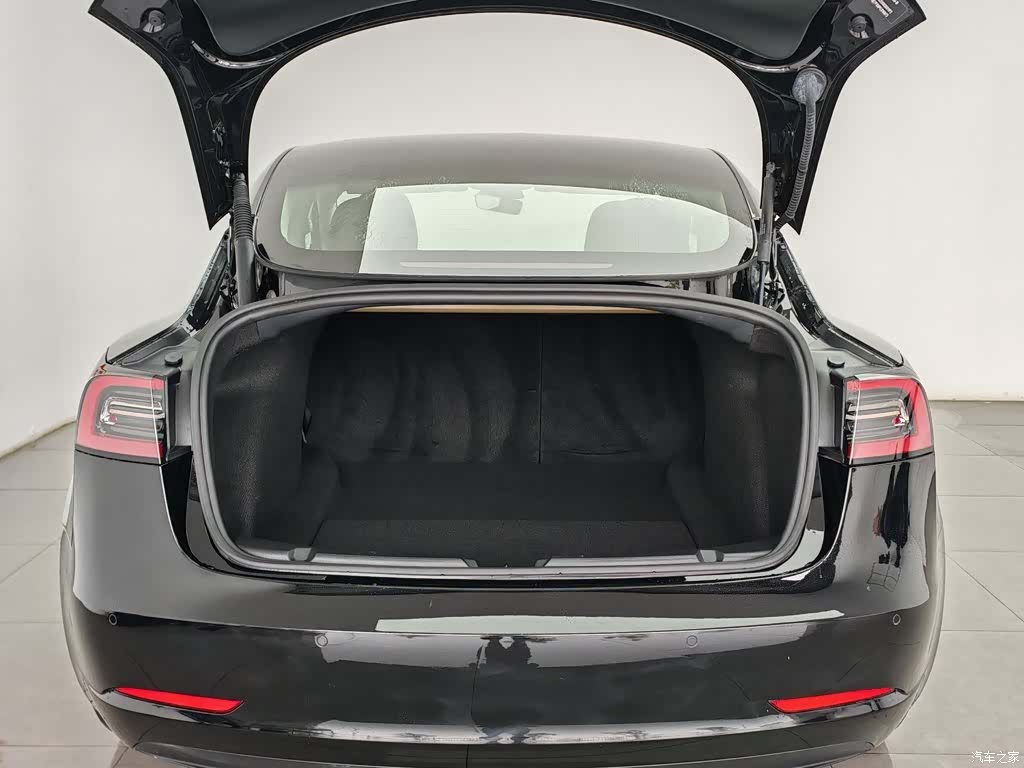Tesla Model 3, 2023 16