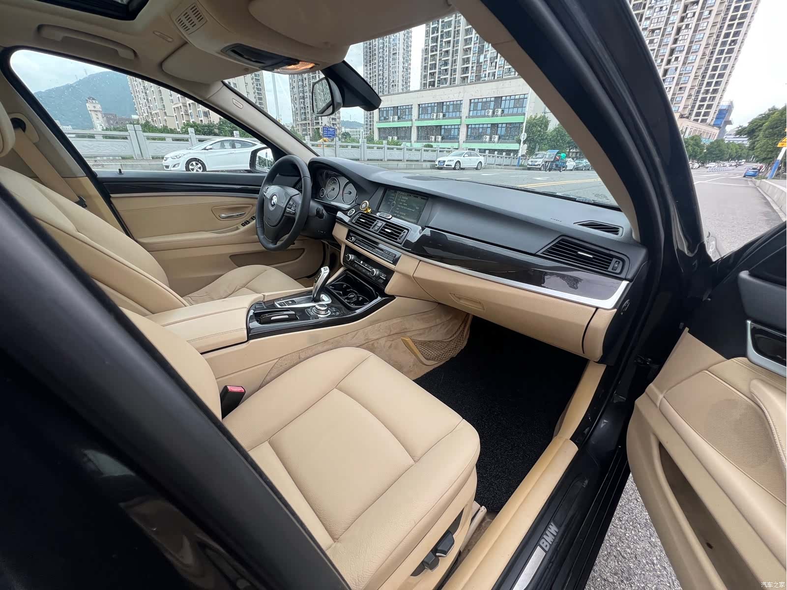 BMW 5 Series, 2012 9