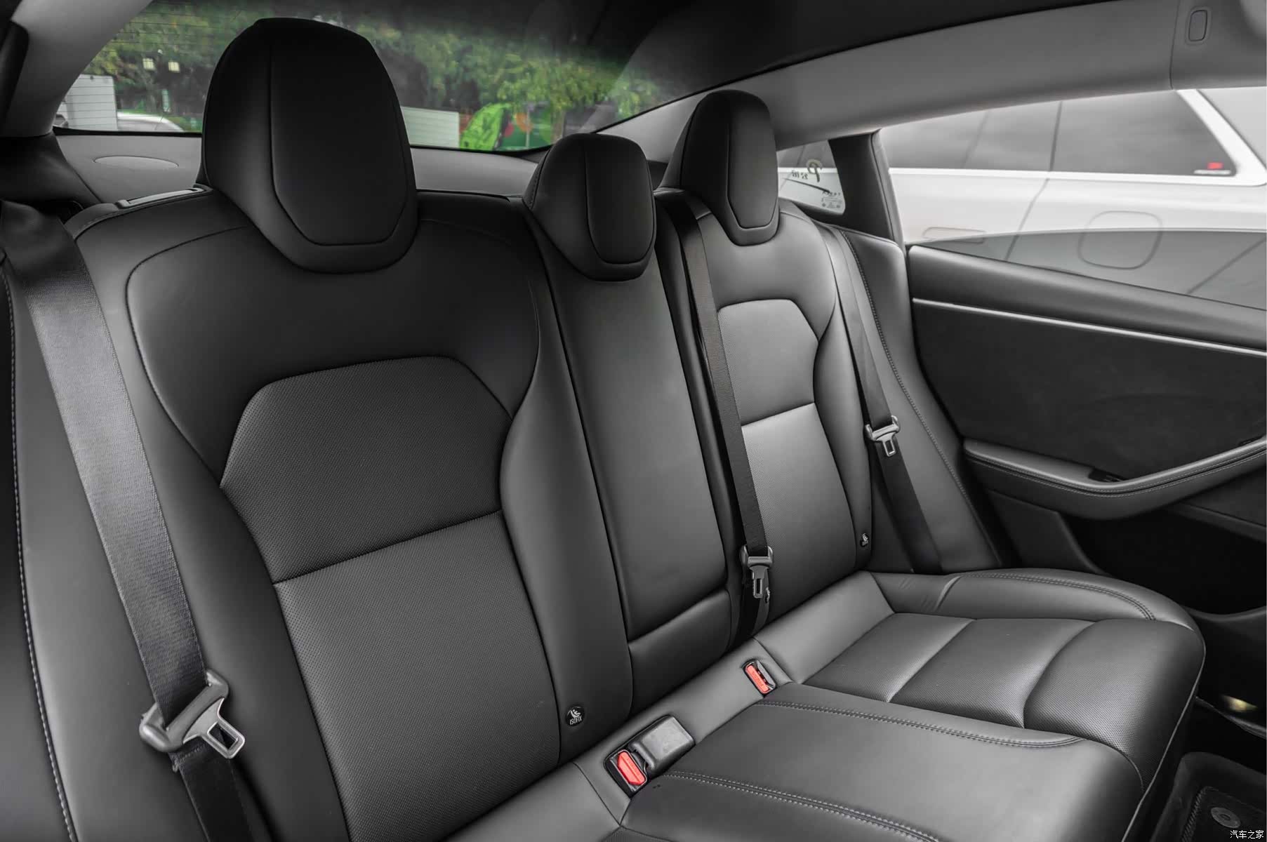 Tesla Model 3, 2024 17