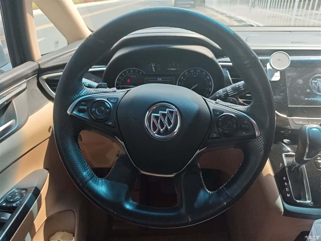 Buick GL8, 2018 3