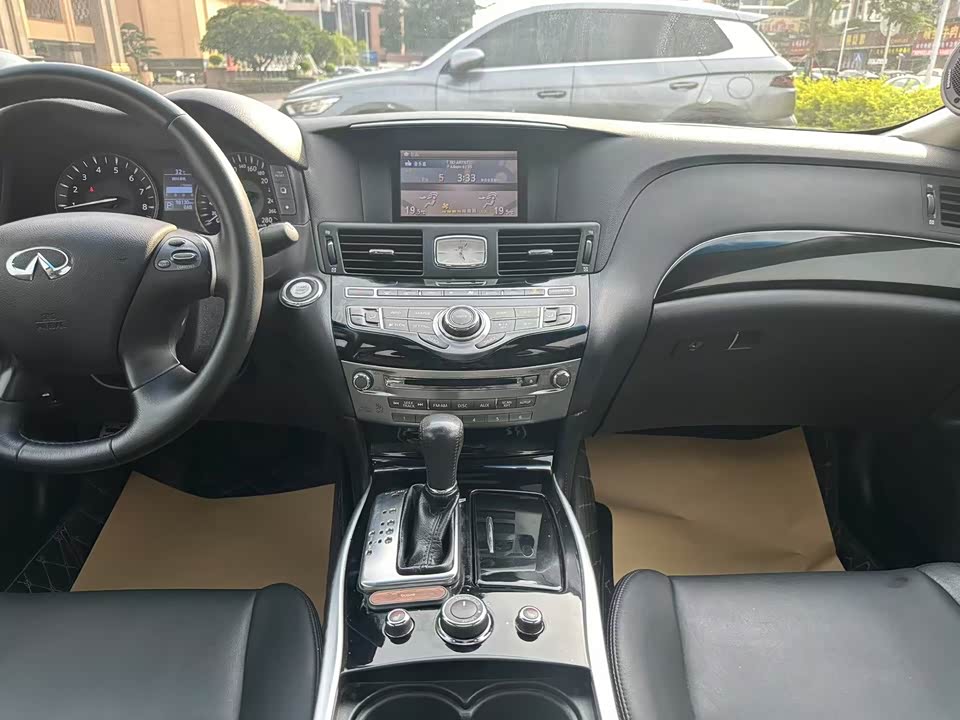 Infiniti Q70 Infiniti Q70