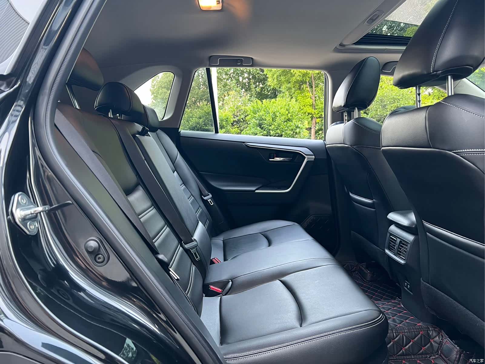 Toyota RAV4, 2020 13