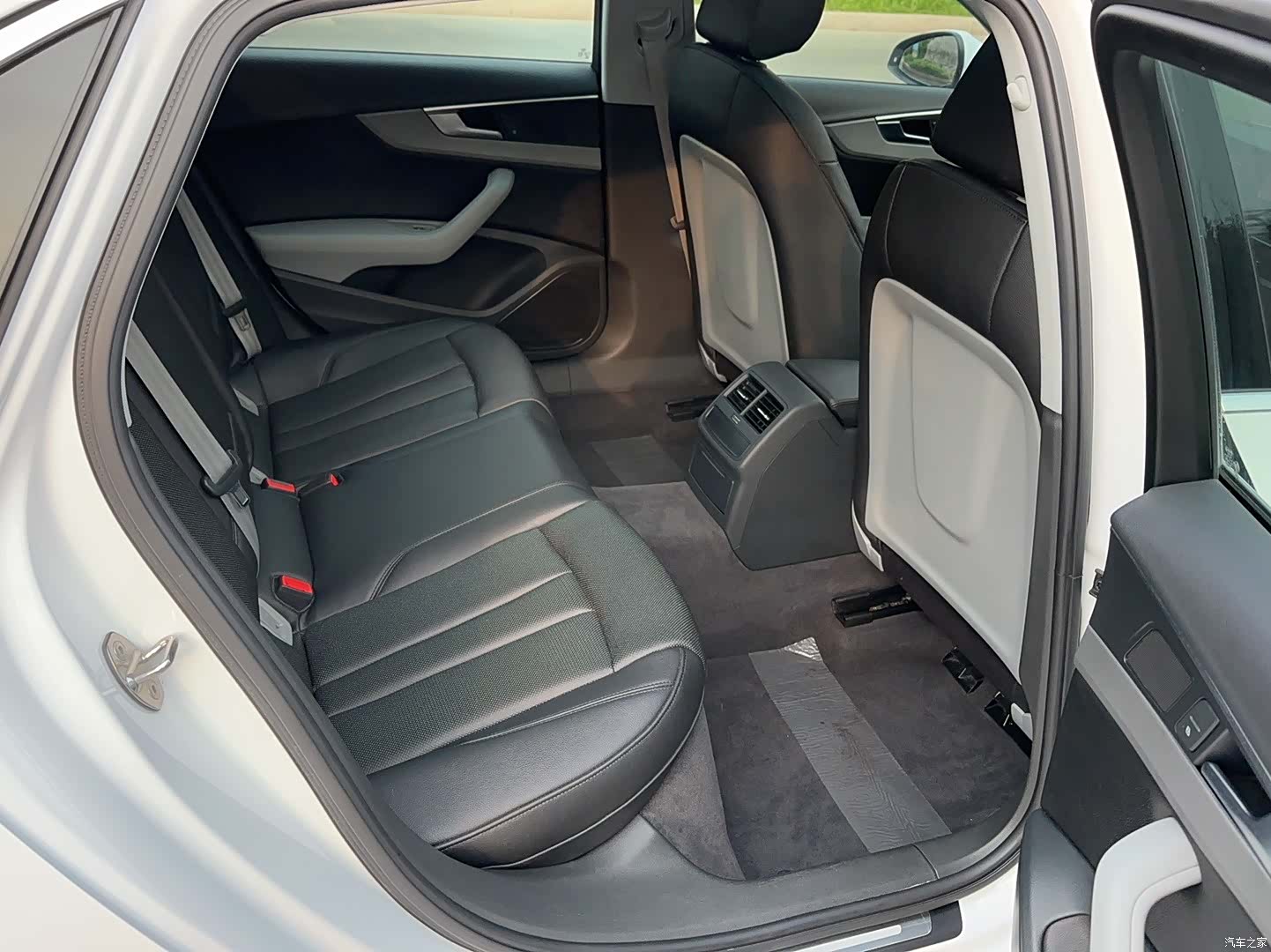 Audi A4L, 2017 11