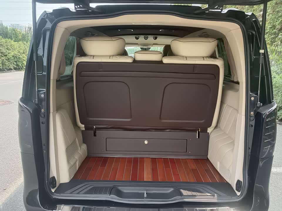 Mercedes-Benz V-class