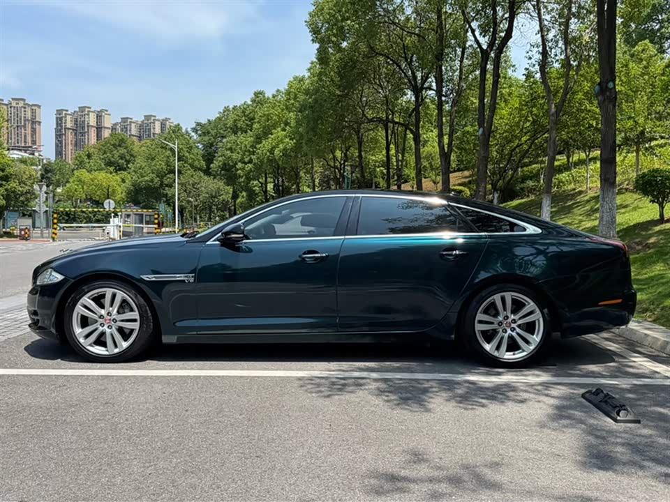 Jaguar XJ Jaguar XJ