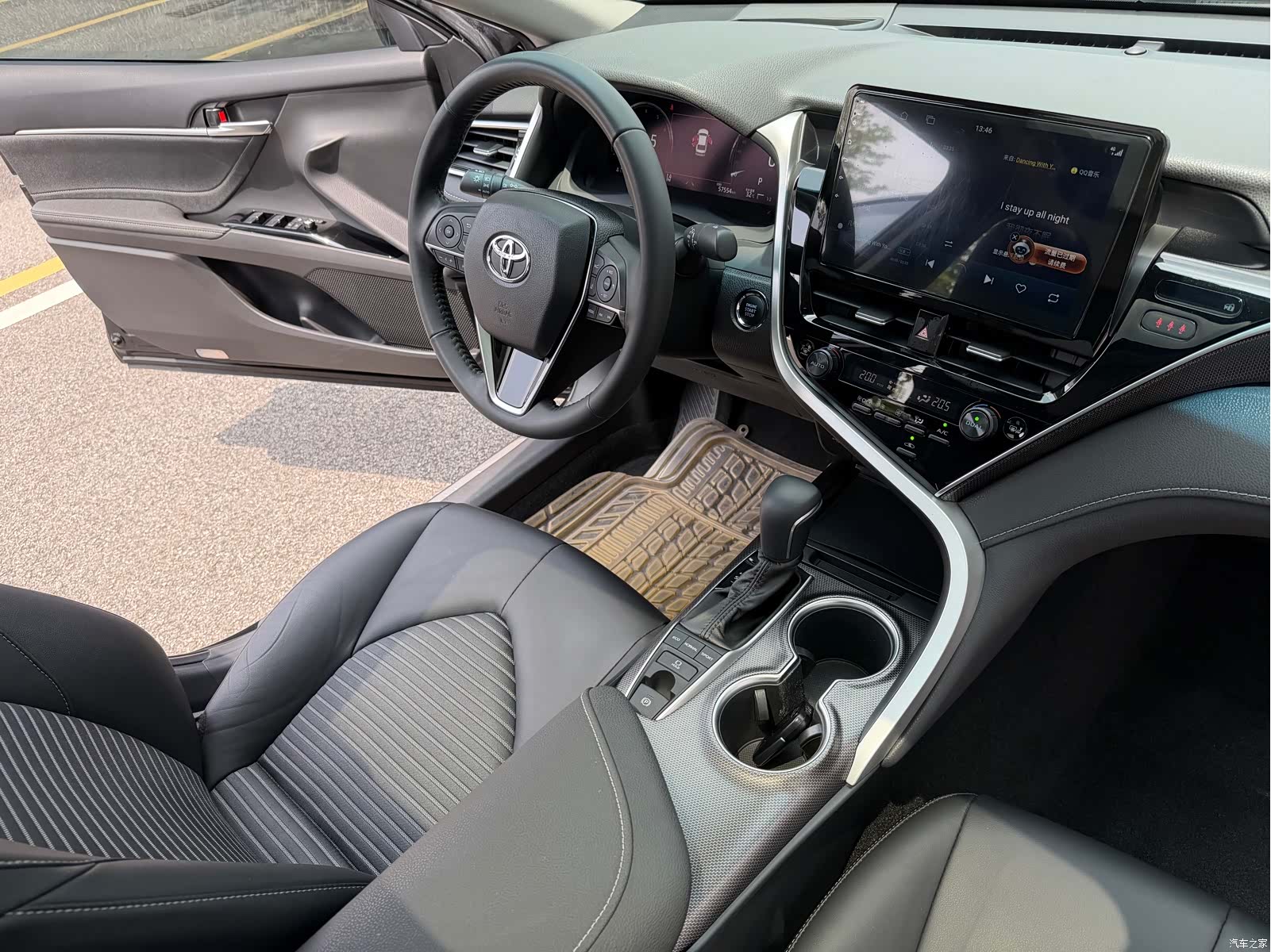 Toyota Camry, 2022 12