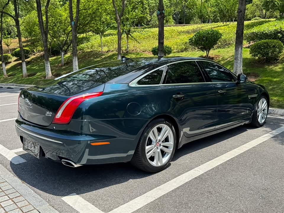 Jaguar XJ Jaguar XJ