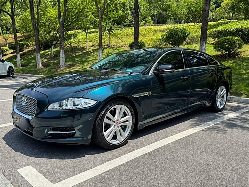 Jaguar XJ Jaguar XJ
