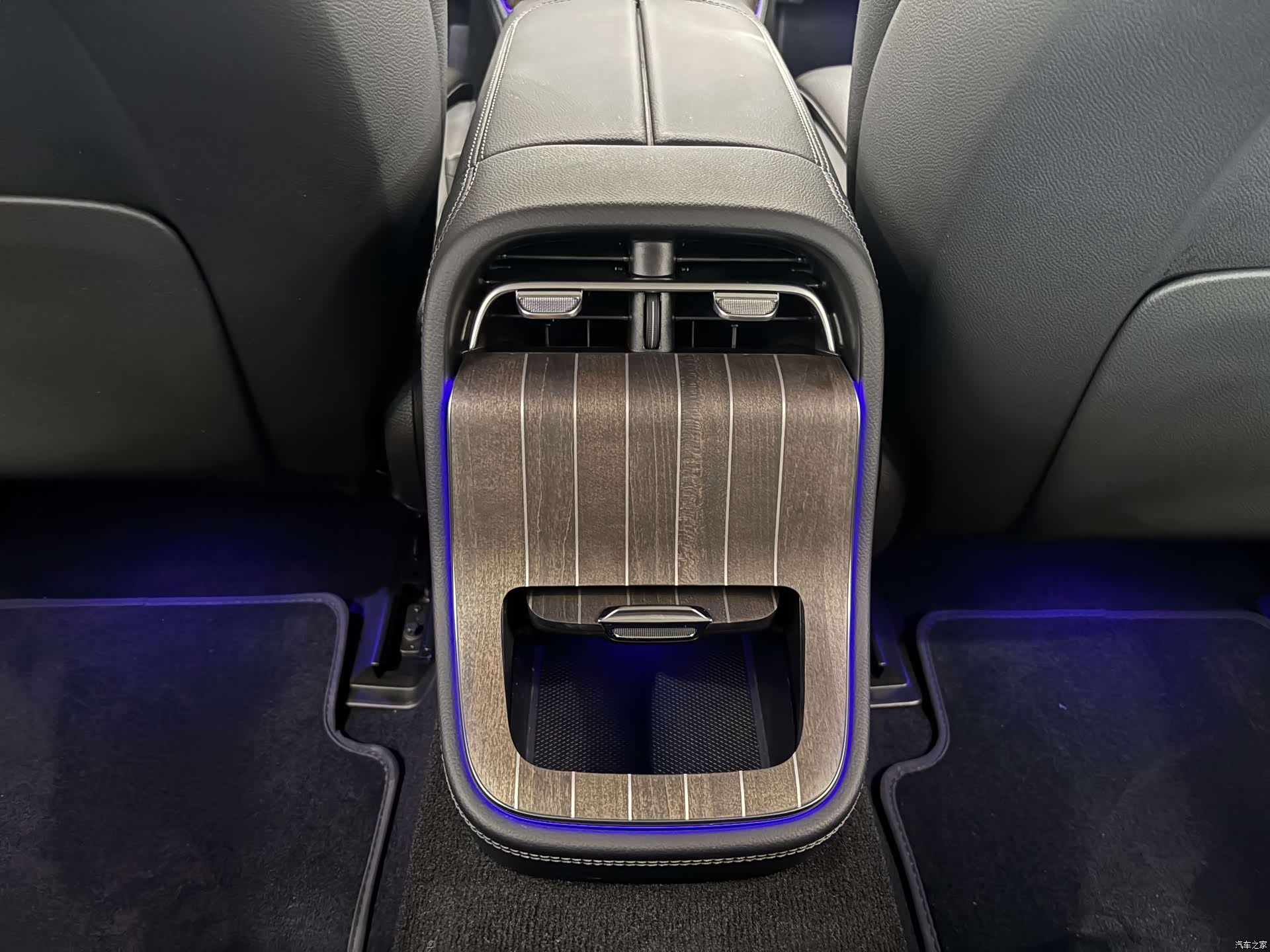 Mercedes-Benz E-Class, 2025 20