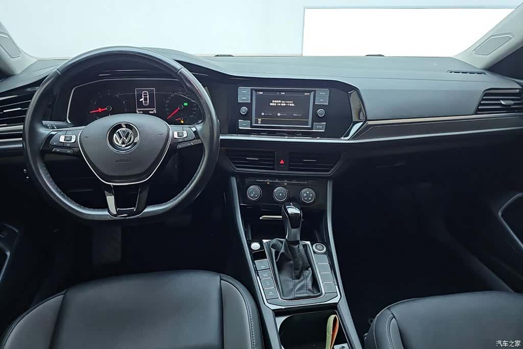 Volkswagen Sagitar, 2020 12